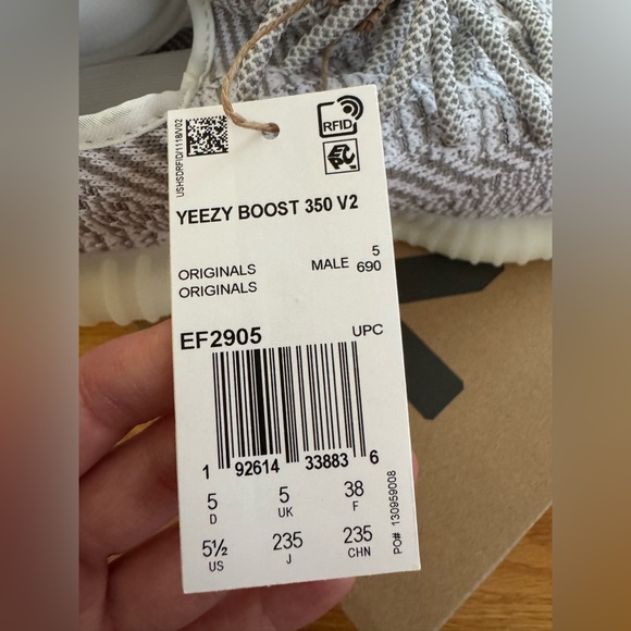 Adidas Yeezy Boost 350 V2 - Picture 8 of 9